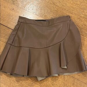 Do+Be size small brown faux leather skirt